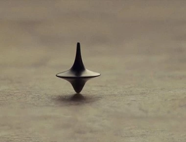 Ο Μάικλ Κέιν λύνει επιτέλους το μυστήριο με το τέλος του «Inception»